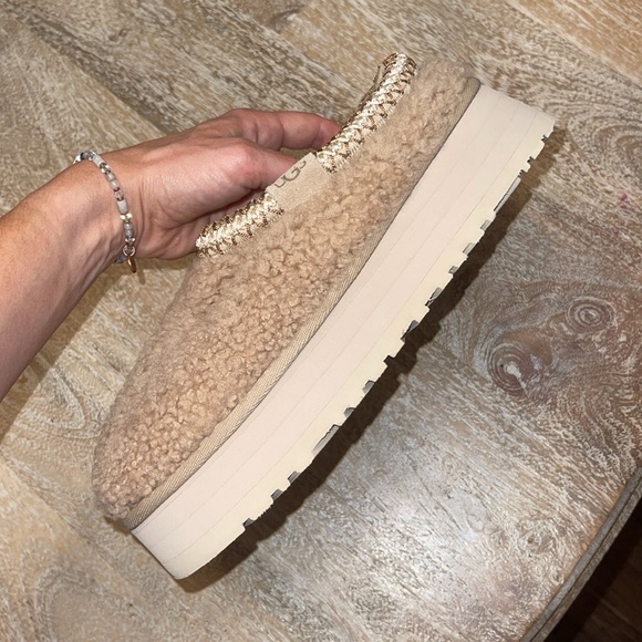 New UGG TAZZ Platform Maxi Curly! - Picture 9 of 10